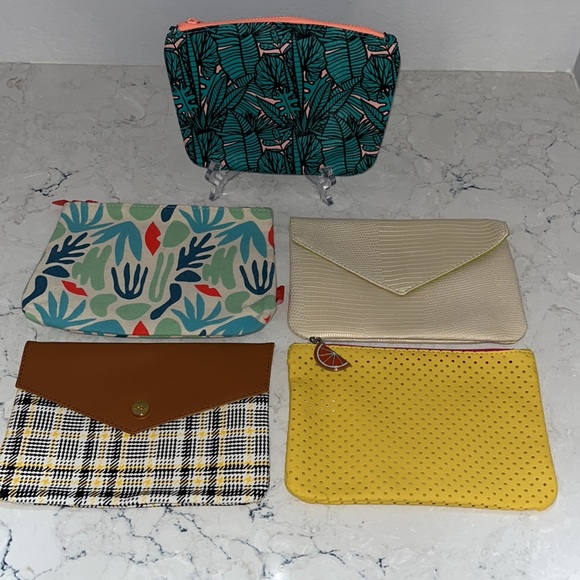 Ipsy set of five “exotic travel vibes” makeup bags - Picture 2 of 2
